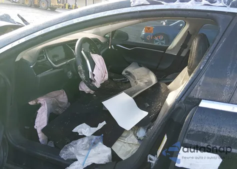 2014 Tesla Model S z USA, uszkodzony, nr VIN 5YJSA1S17EFP30384